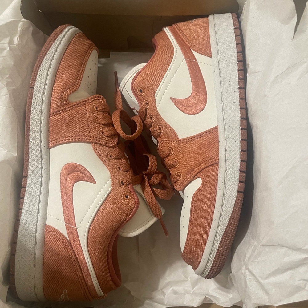 Jordan Air Jordan 1 Low SE TE V2 in Cream and Dusty Rose